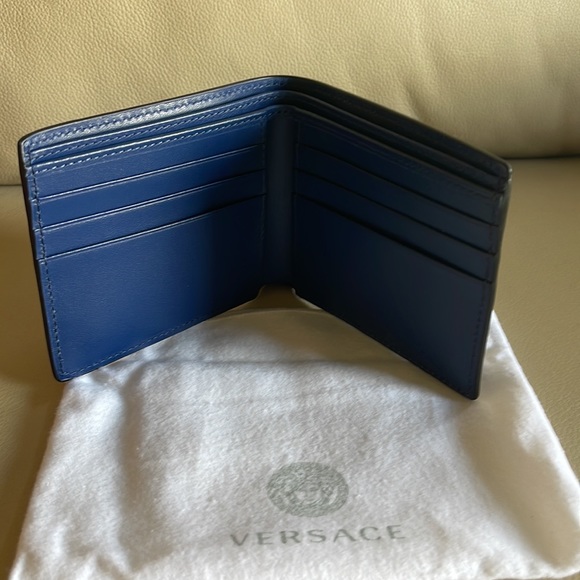 NWT NIB VERSACE MEDUSA BIFOLD WALLET BLUE CALF LEATHER W AUTHENTICATION CARD - Picture 9 of 14